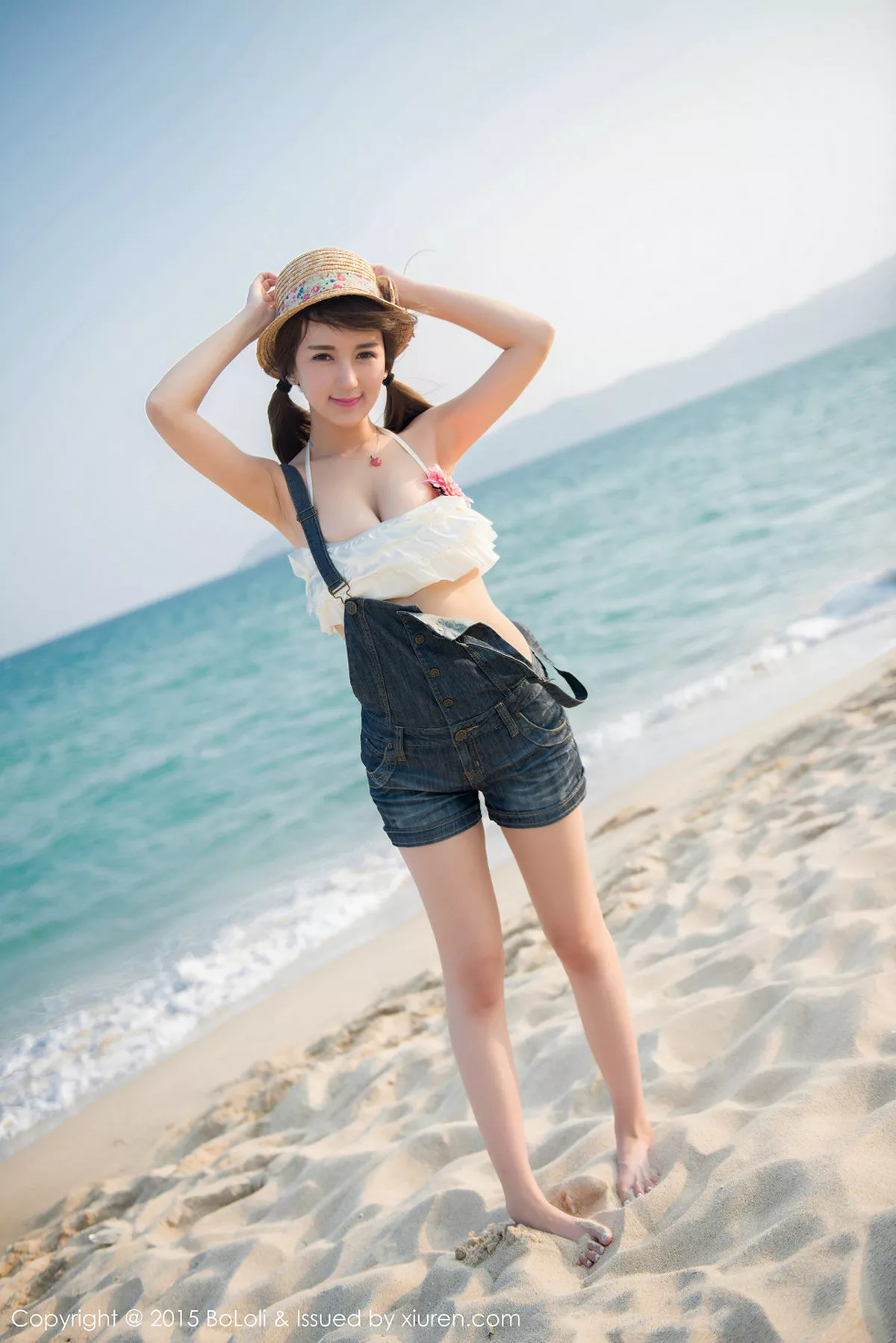 秀人集.com_[BoLoli波萝社]Vol.015_嫩模小潘鼠三亚旅拍吊带牛仔裙完美身材丰满写真80P