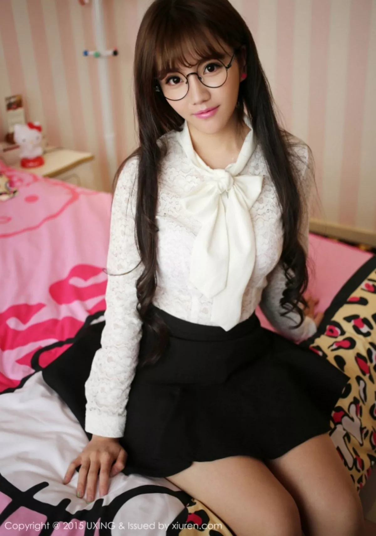 秀人集.com_[UXING优星馆]Vol.007_新人嫩模艾西Ashley白色上衣秀豪乳清新性感写真52P