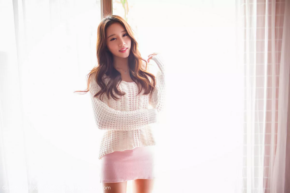 秀人集.com_[IMISS爱蜜社]Vol.015_嫩模小丽莎萌萌哒粉红内衣迷人美胸娇艳性感写真50P