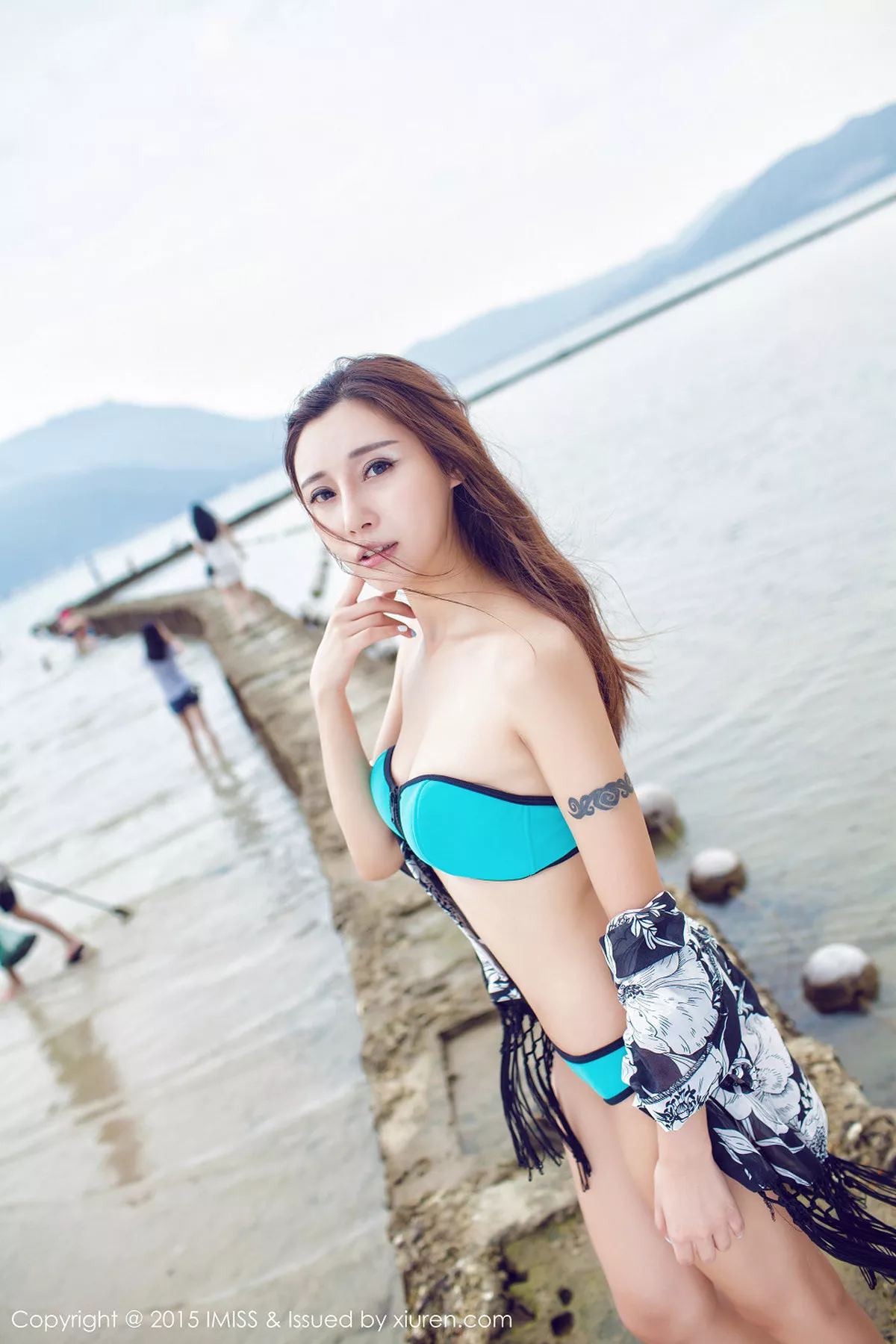 秀人集.com_[IMISS爱蜜社]Vol.014_嫩模乐乐Mango沙滩边比基尼秀豪乳性感写真50P