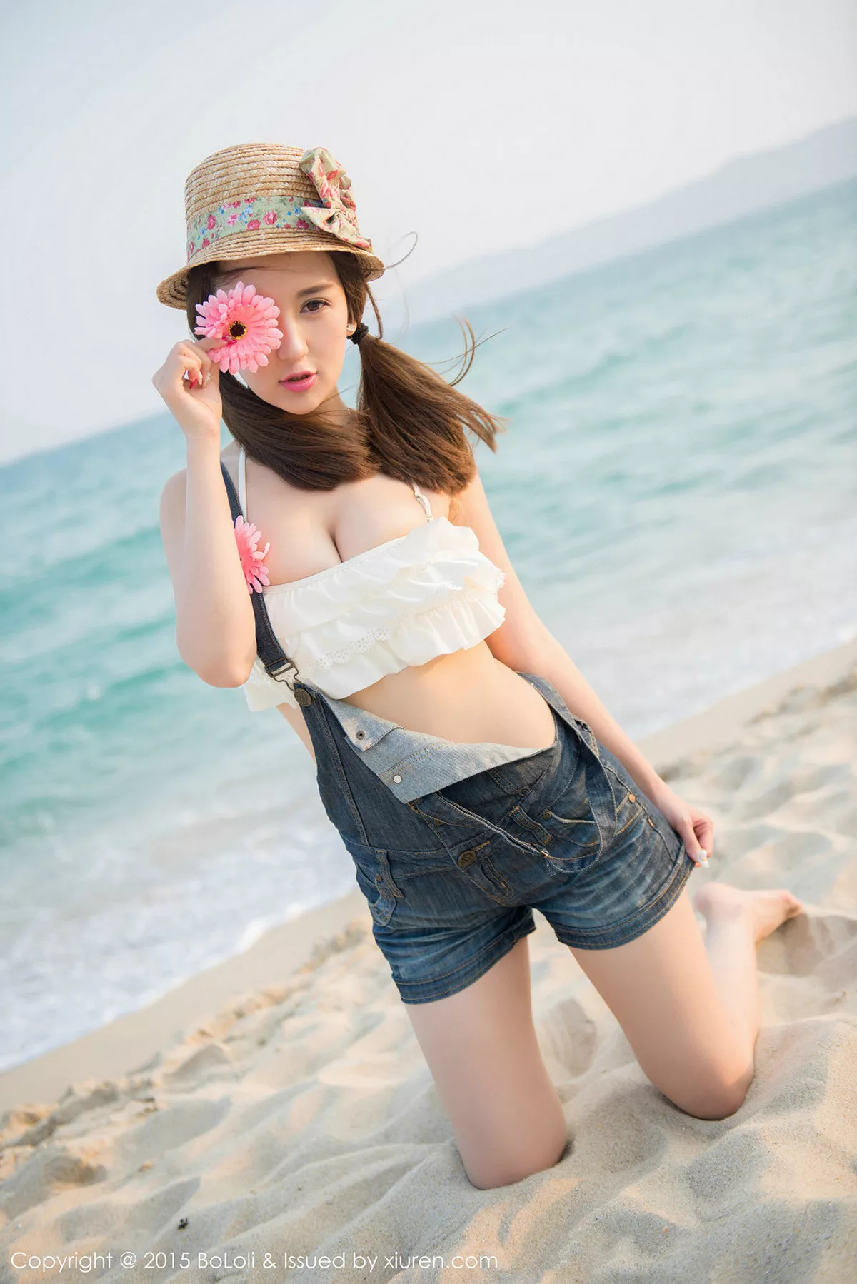 秀人集.com_[BoLoli波萝社]Vol.015_嫩模小潘鼠三亚旅拍吊带牛仔裙完美身材丰满写真80P