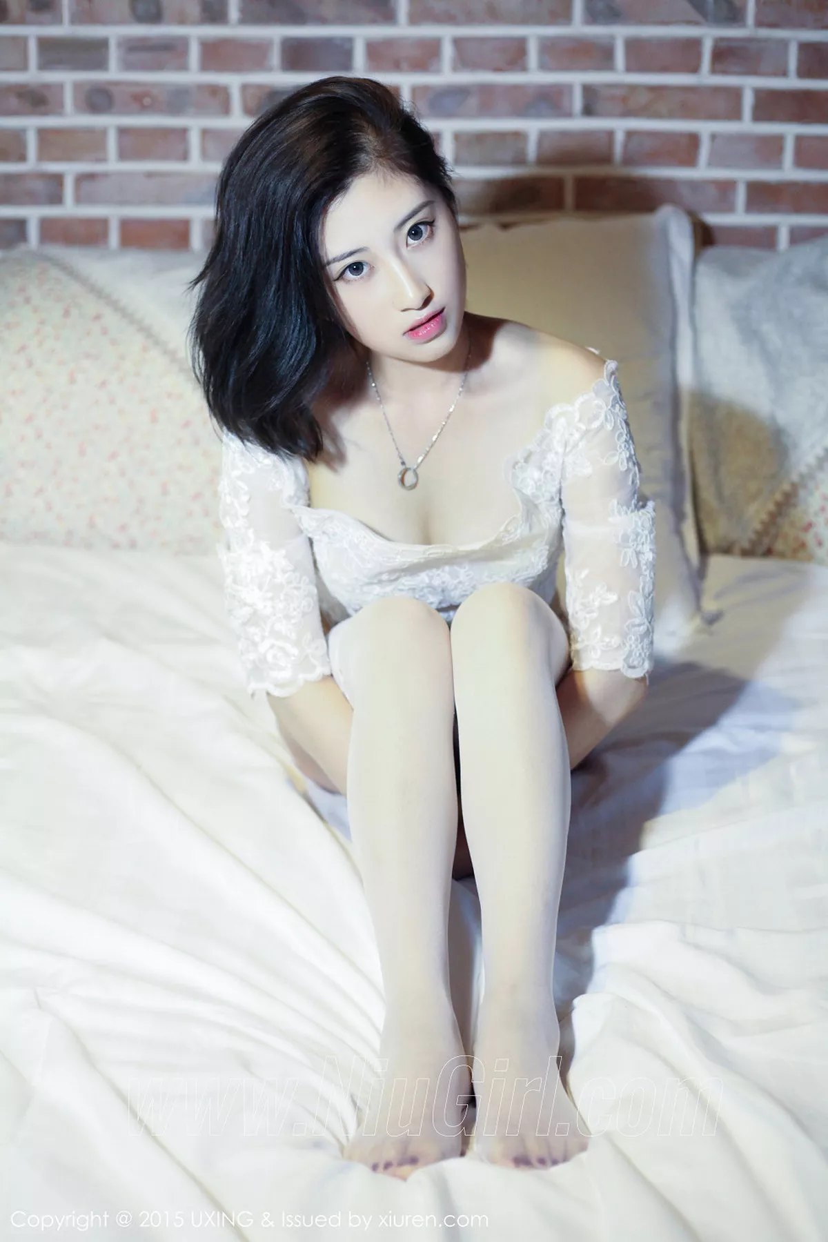 秀人集.com_[UXING优星馆]Vol.014_嫩模Rialer傅雅慧白色蕾丝吊带丝袜性感翘臀写真39P