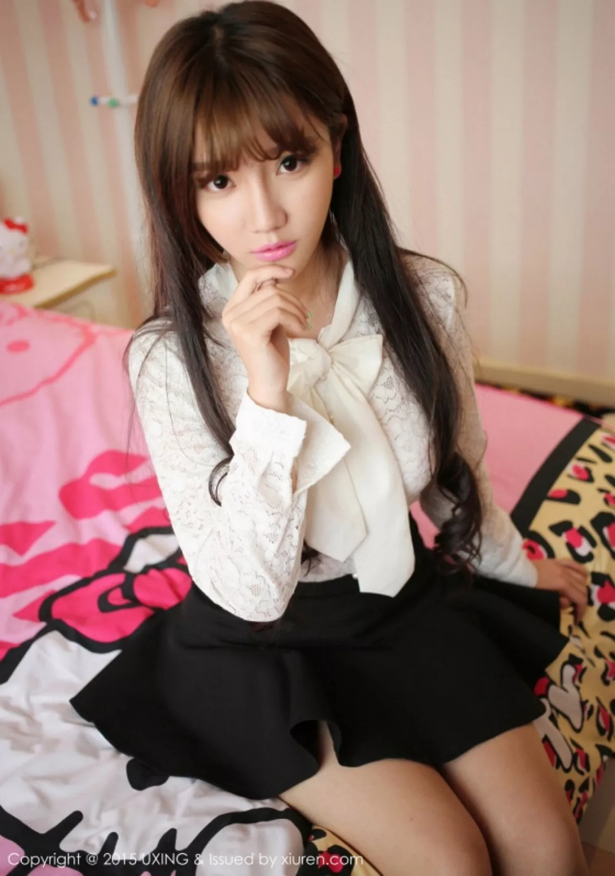 秀人集.com_[UXING优星馆]Vol.007_新人嫩模艾西Ashley白色上衣秀豪乳清新性感写真52P