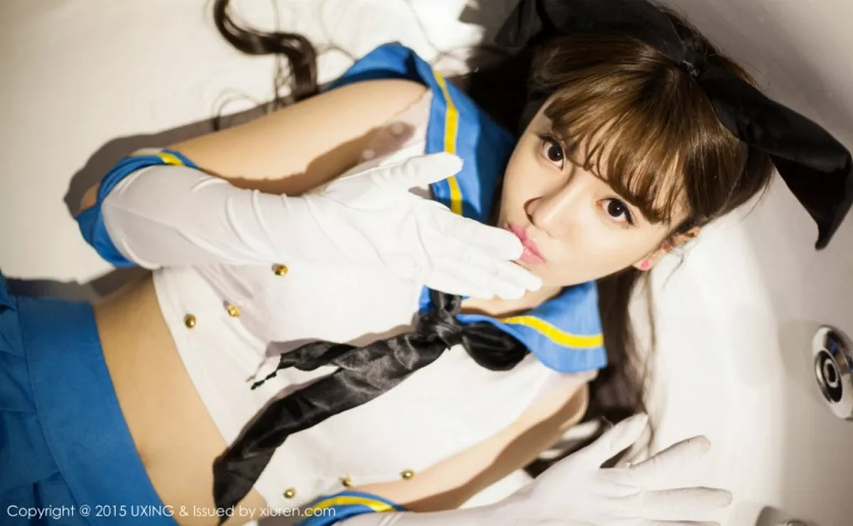 秀人集.com_[UXING优星馆]Vol.007_新人嫩模艾西Ashley白色上衣秀豪乳清新性感写真52P