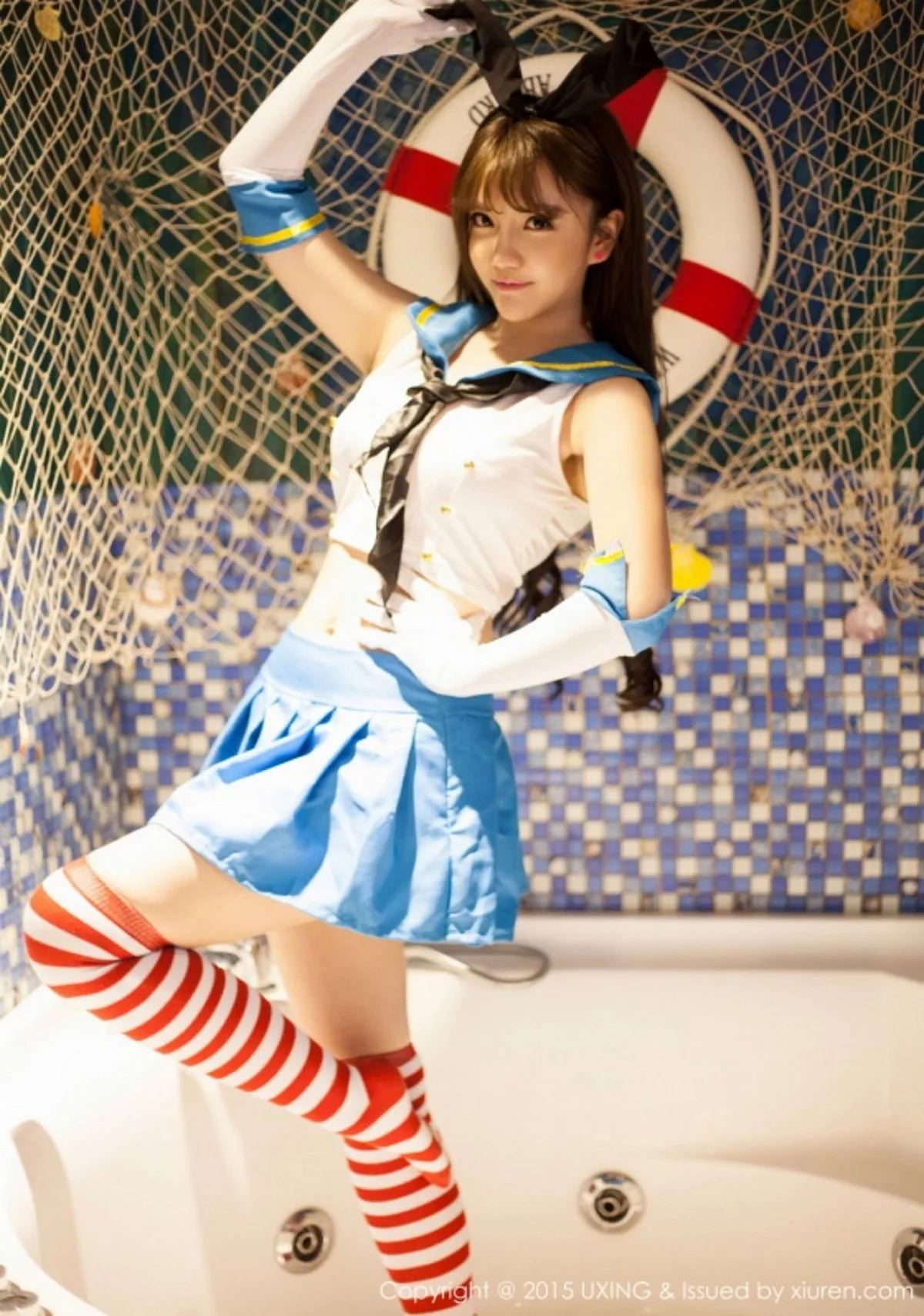 秀人集.com_[UXING优星馆]Vol.007_新人嫩模艾西Ashley白色上衣秀豪乳清新性感写真52P