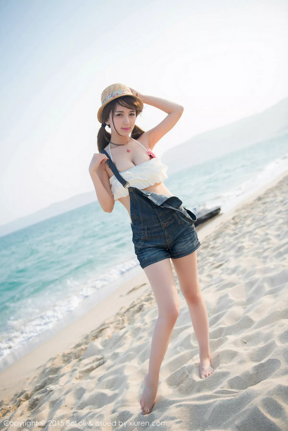 秀人集.com_[BoLoli波萝社]Vol.015_嫩模小潘鼠三亚旅拍吊带牛仔裙完美身材丰满写真80P