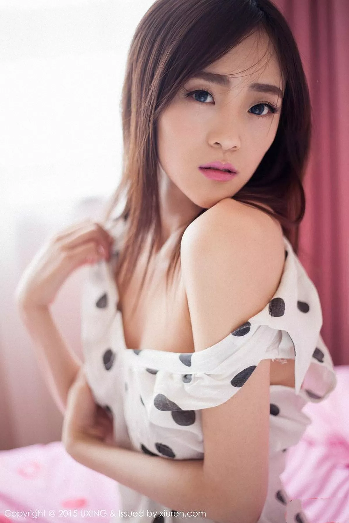 秀人集.com_[UXING优星馆]Vol.004_新人嫩模颜允允居家私房性感内衣豪乳诱惑写真80P