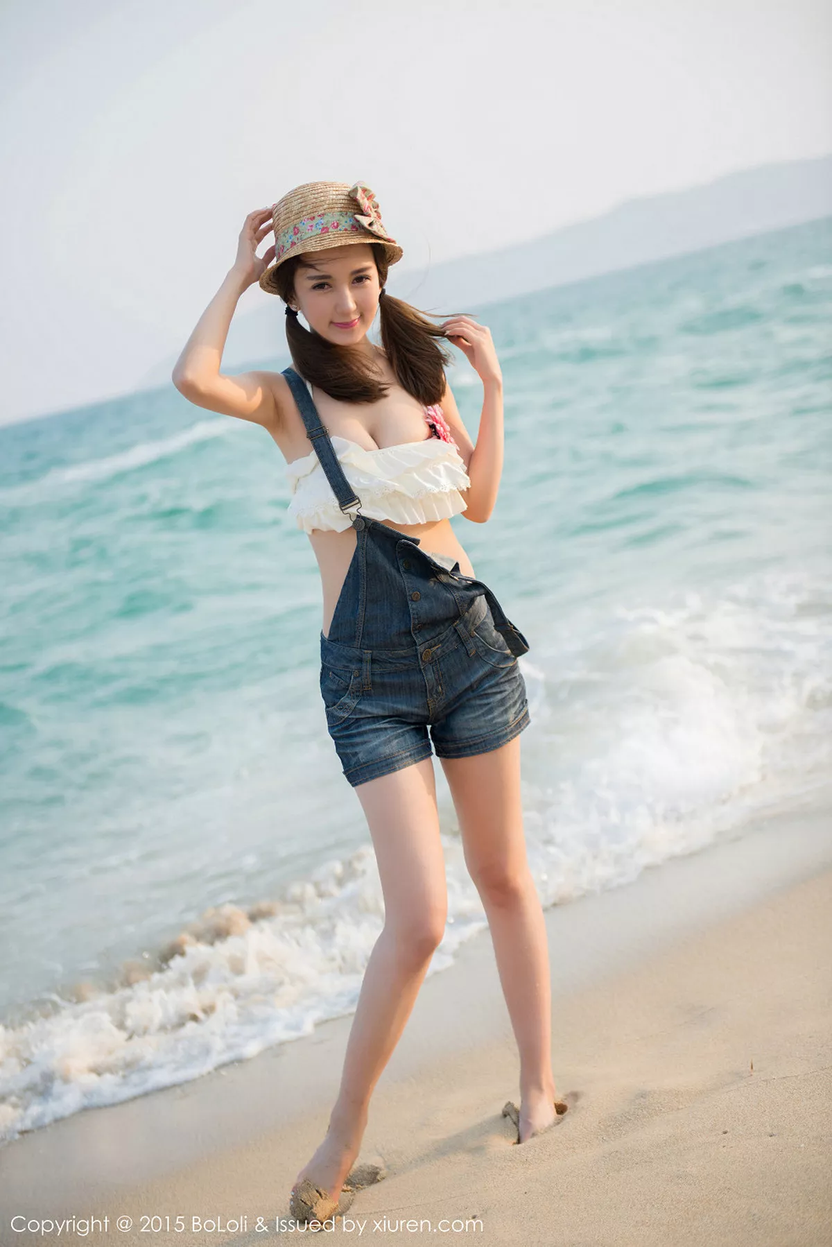 秀人集.com_[BoLoli波萝社]Vol.015_嫩模小潘鼠三亚旅拍吊带牛仔裙完美身材丰满写真80P