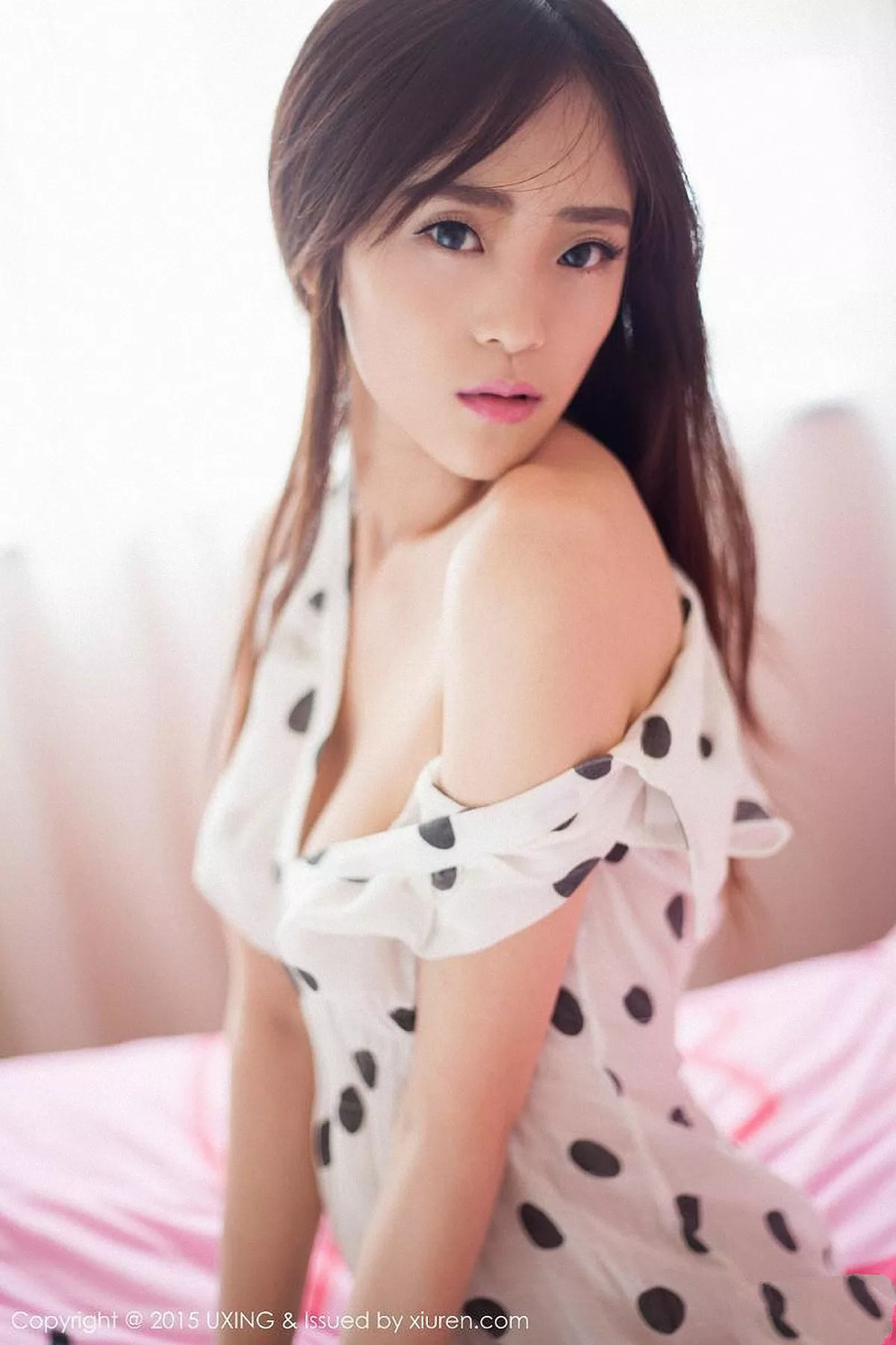 秀人集.com_[UXING优星馆]Vol.004_新人嫩模颜允允居家私房性感内衣豪乳诱惑写真80P