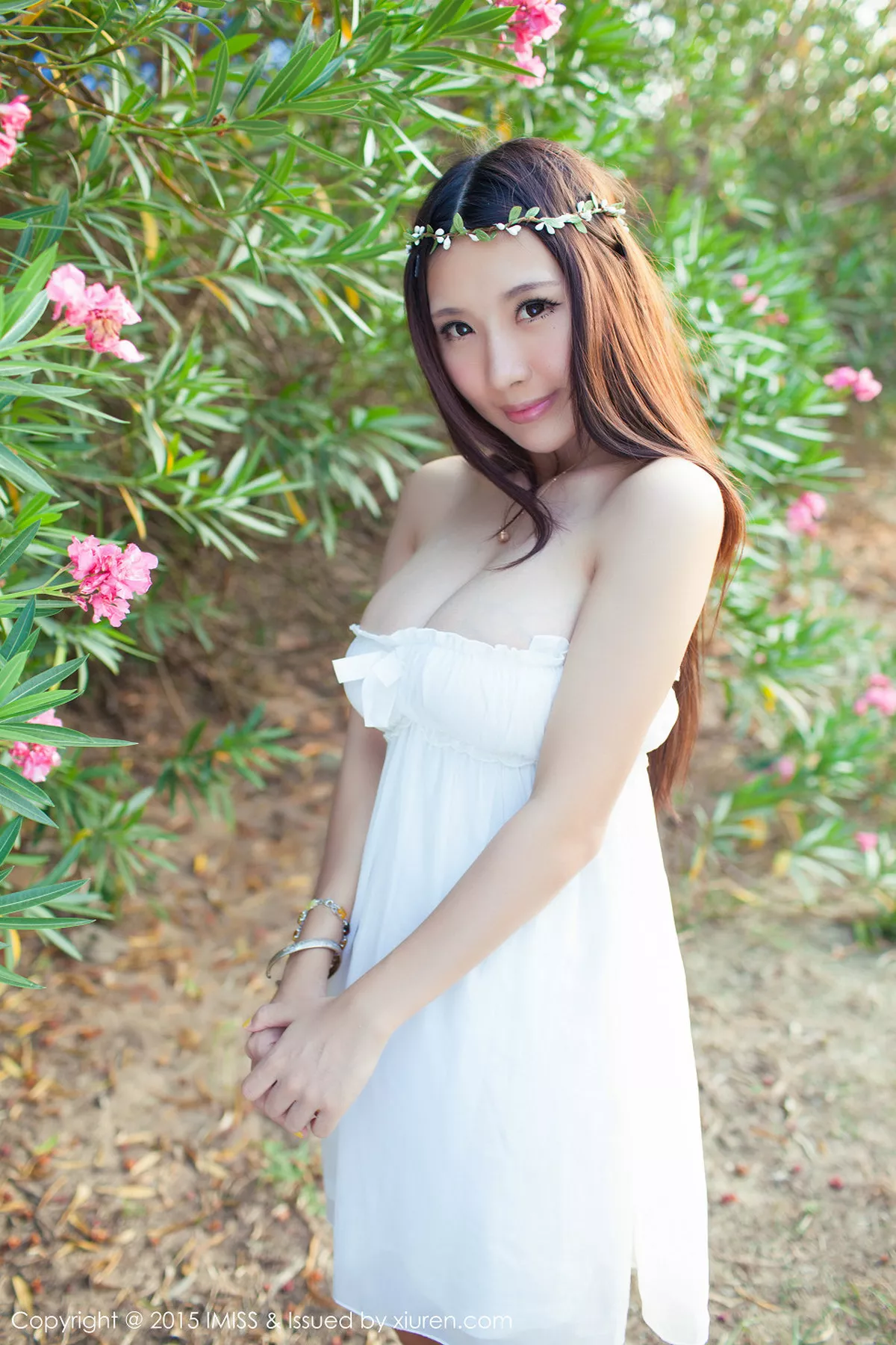 秀人集.com_[IMISS爱蜜社]Vol.001_嫩模晓茜sunny掀真空上衣抚摸双峰爆乳诱惑写真71P