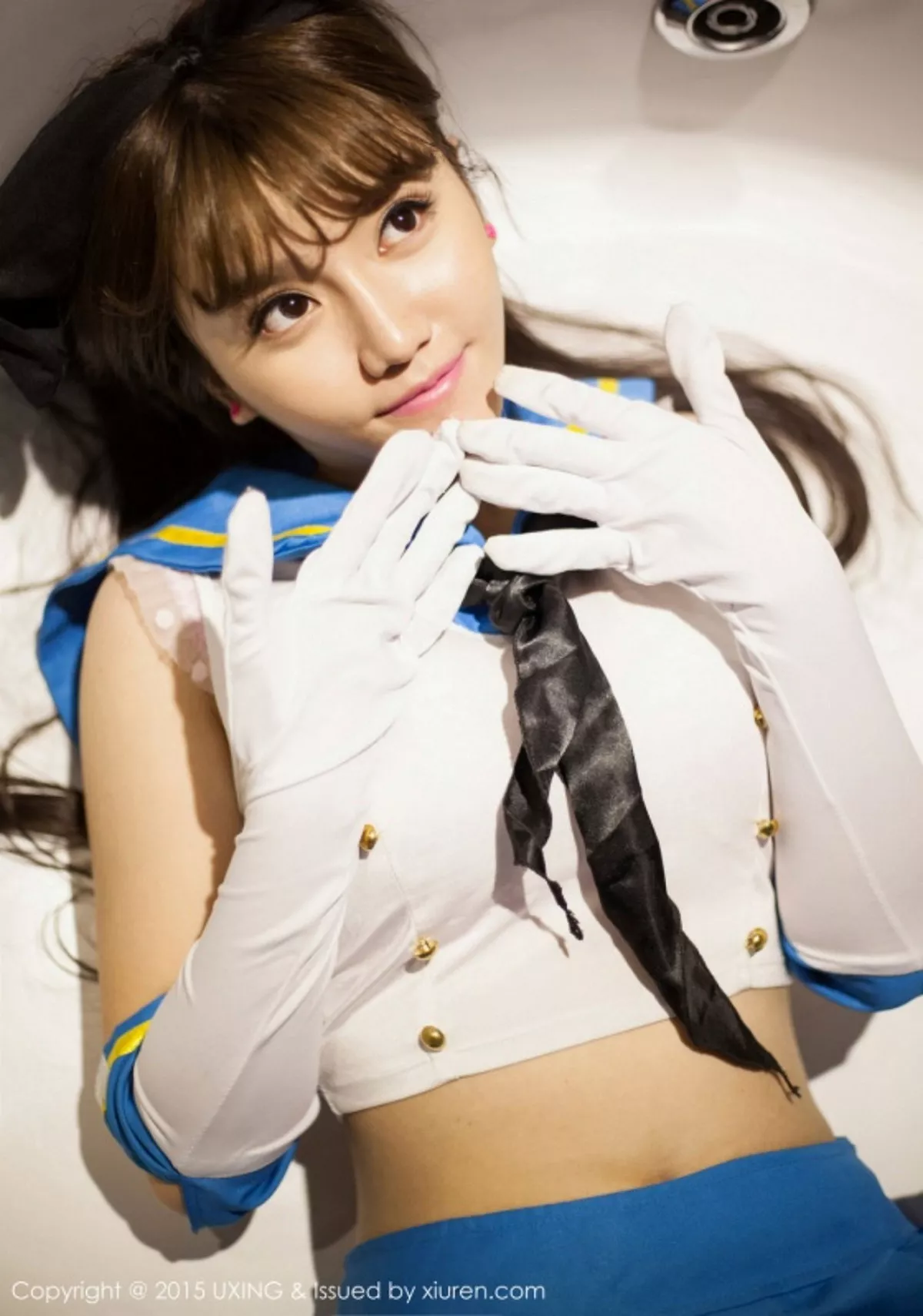 秀人集.com_[UXING优星馆]Vol.007_新人嫩模艾西Ashley白色上衣秀豪乳清新性感写真52P