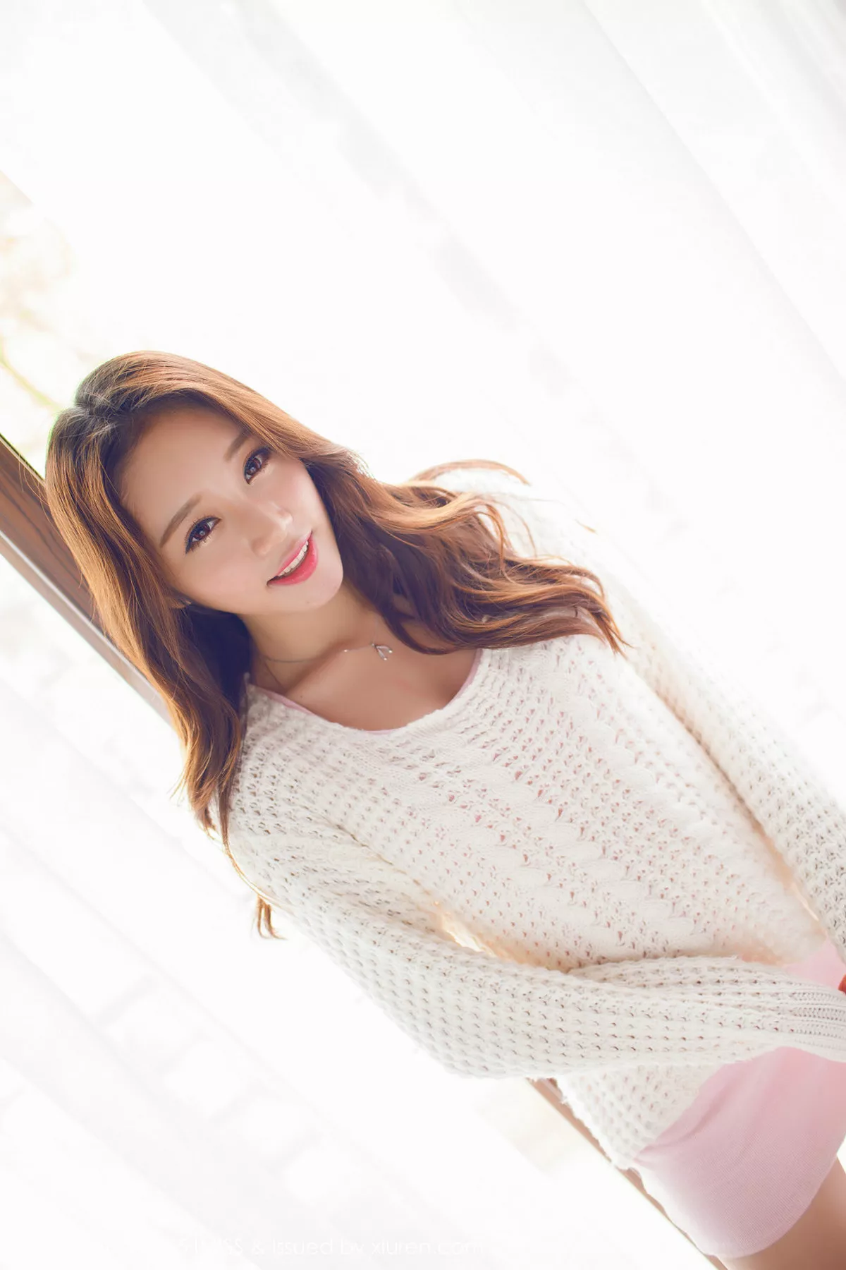 秀人集.com_[IMISS爱蜜社]Vol.015_嫩模小丽莎萌萌哒粉红内衣迷人美胸娇艳性感写真50P