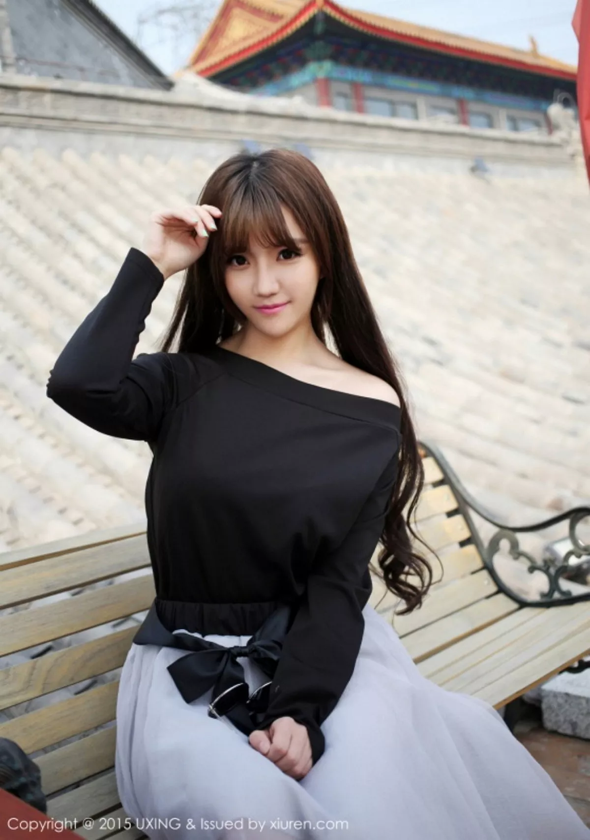 秀人集.com_[UXING优星馆]Vol.007_新人嫩模艾西Ashley白色上衣秀豪乳清新性感写真52P