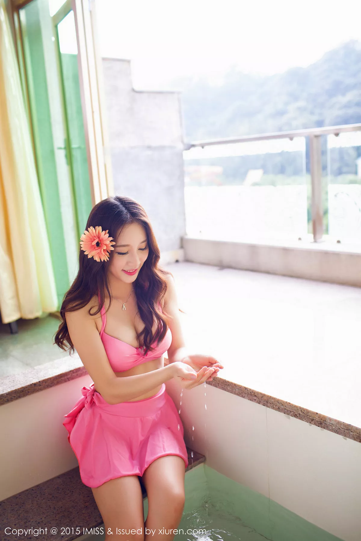 秀人集.com_[IMISS爱蜜社]Vol.015_嫩模小丽莎萌萌哒粉红内衣迷人美胸娇艳性感写真50P