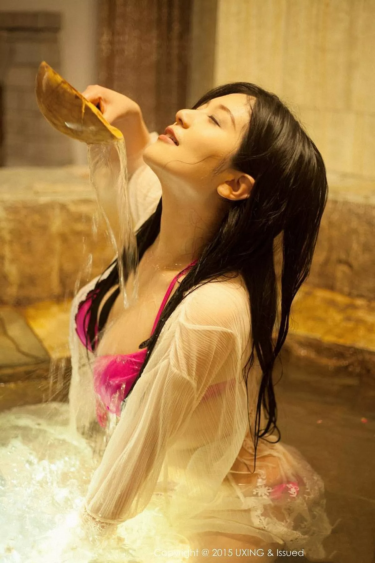 秀人集.com_[UXING优星馆]Vol.006_嫩模莲漪lenne红色内裤性感翘臀低胸内衣秀豪乳55P