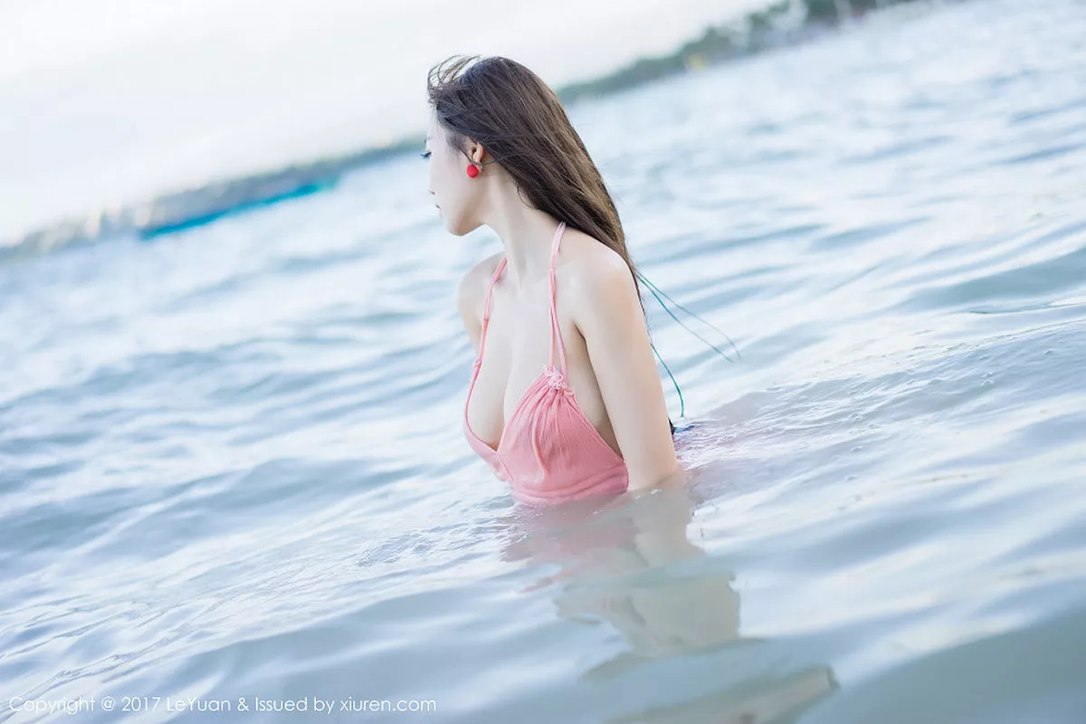 秀人集.com_[LeYuan星乐园]Vol.035_女神杨晨晨sugar海边粉红露背吊带裙真空秀美乳诱惑写真54P