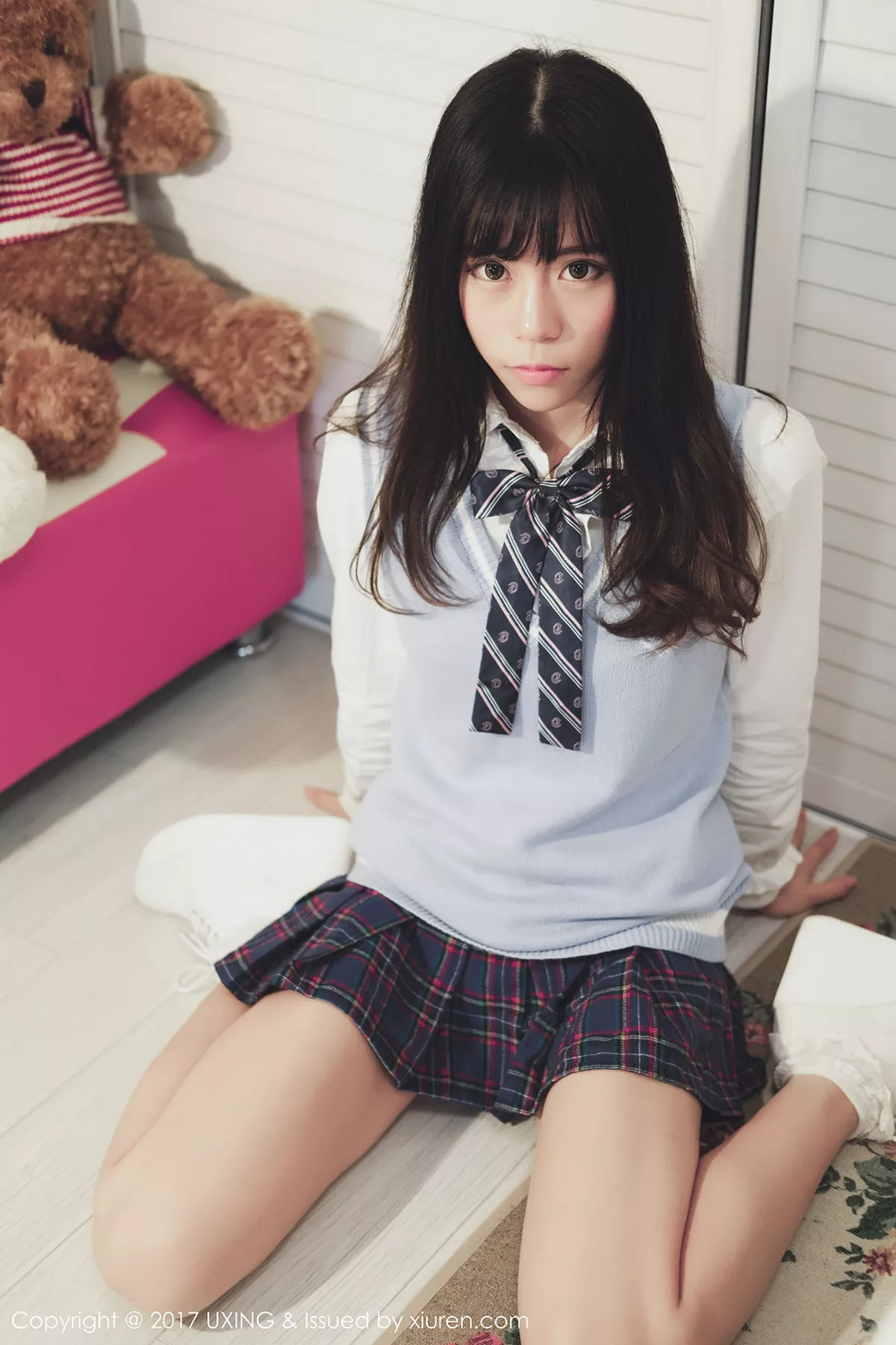 秀人集.com_[UXING优星馆]Vol.048_嫩模Yo酱居家学生装+白色蕾丝袜清爽美萝莉性感写真32P