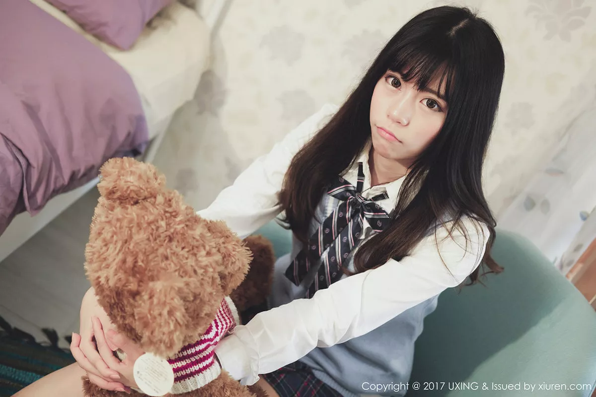 秀人集.com_[UXING优星馆]Vol.048_嫩模Yo酱居家学生装+白色蕾丝袜清爽美萝莉性感写真32P