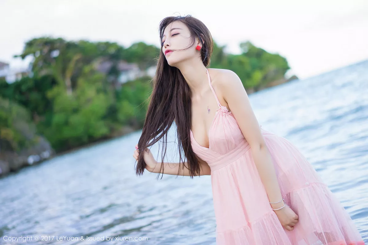 秀人集.com_[LeYuan星乐园]Vol.035_女神杨晨晨sugar海边粉红露背吊带裙真空秀美乳诱惑写真54P