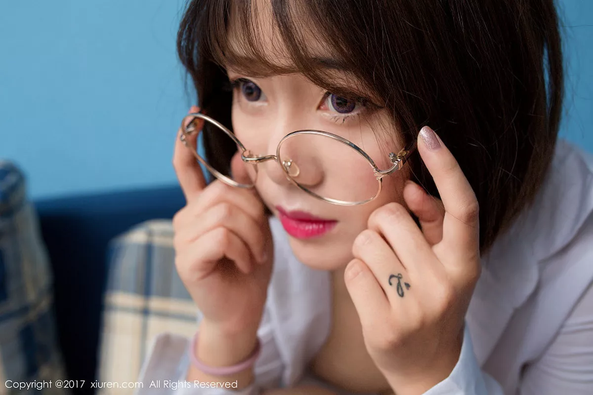 秀人集.com_[XiuRen秀人网]No.678_嫩模兜豆靓Youlina美女秘书白衬衣真空秀白嫩豪乳诱惑写真55P