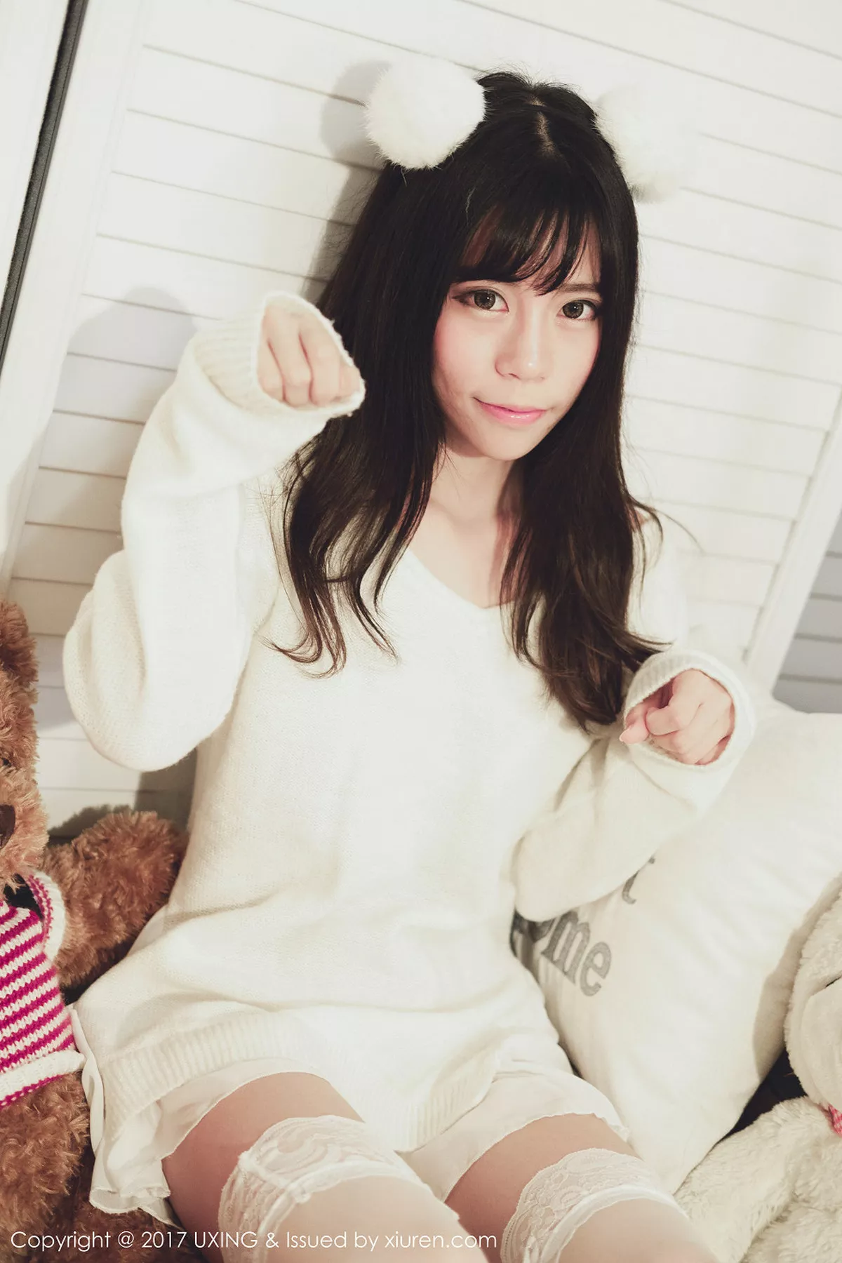 秀人集.com_[UXING优星馆]Vol.048_嫩模Yo酱居家学生装+白色蕾丝袜清爽美萝莉性感写真32P