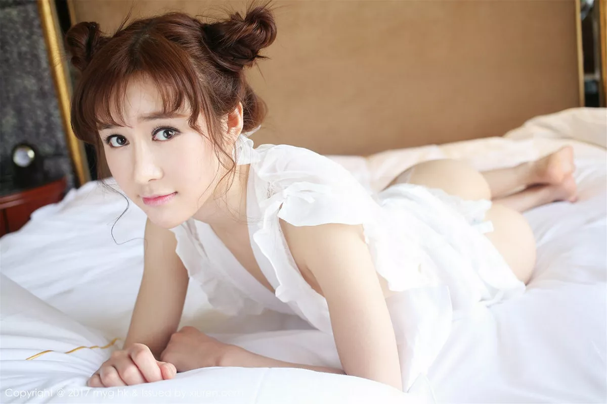 秀人集.com_[MyGirl美媛馆]Vol.247_新人嫩模小珂luka居家大床上蕾丝内裤秀翘臀纯白诱惑写真56P
