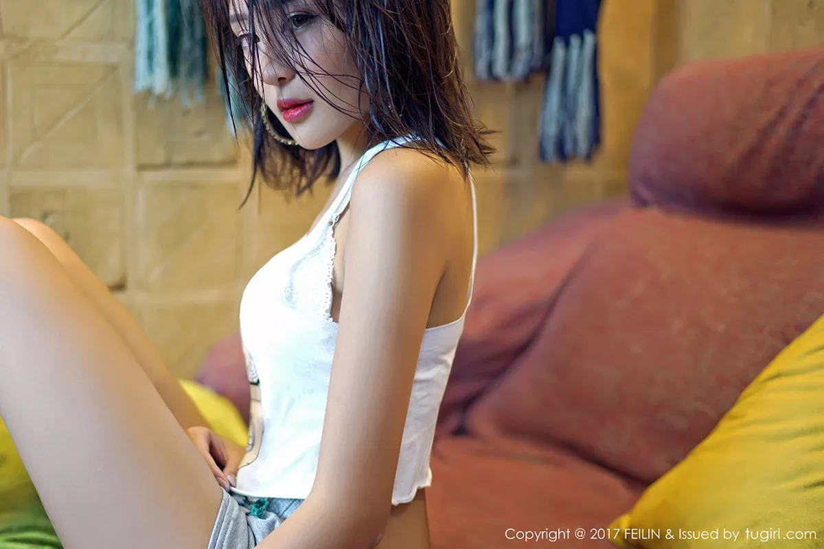 秀人集.com_[FeiLin嗲囡囡]Vol.087_嫩模赵艺璇居家热裤紧身背心秀性感马甲线妩媚迷人写真46P