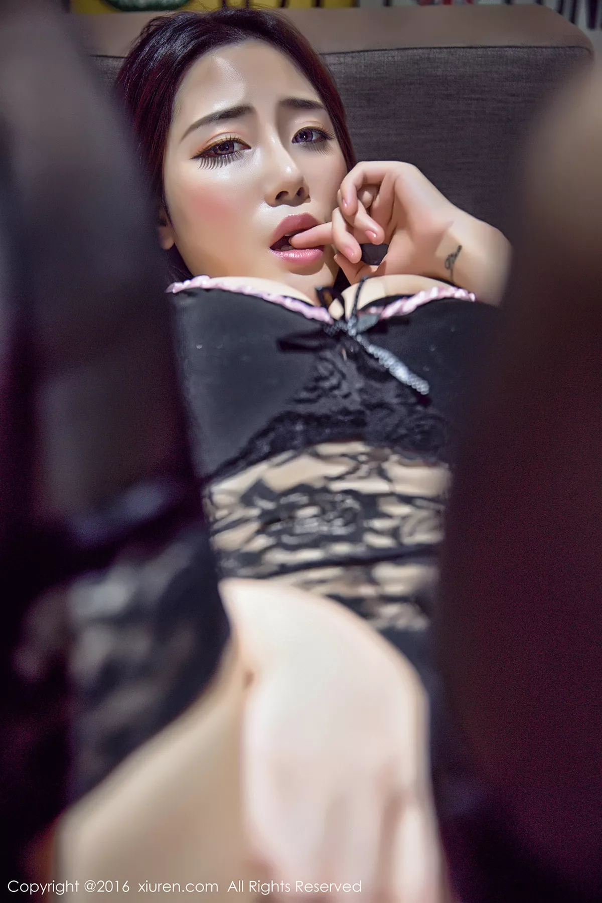 秀人集.com_[XiuRen秀人网]No.733_嫩模兜豆靓Youlina居家吊带黑丝情趣内衣秀完美身材诱惑写真54P