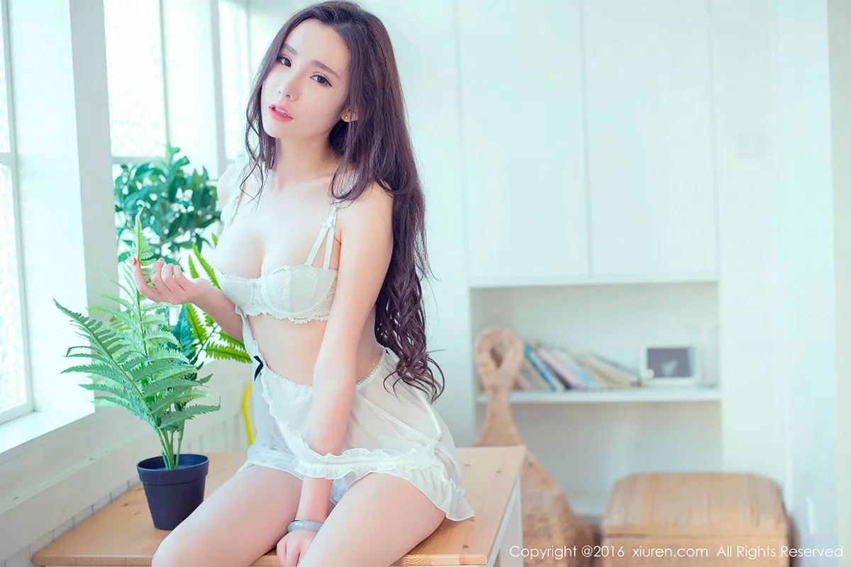 秀人集.com_[XiuRen秀人网]No.669_嫩模萌琪琪Irene吊带薄纱睡裙透视秀美乳完美身材诱惑写真72P