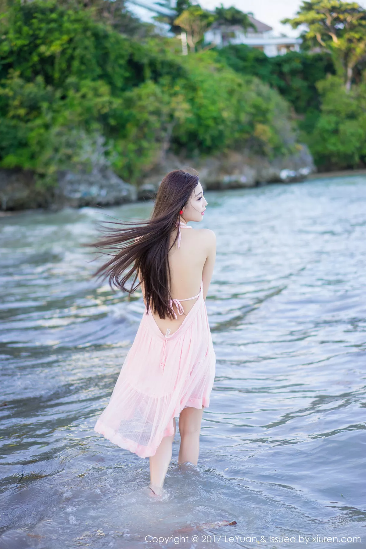 秀人集.com_[LeYuan星乐园]Vol.035_女神杨晨晨sugar海边粉红露背吊带裙真空秀美乳诱惑写真54P