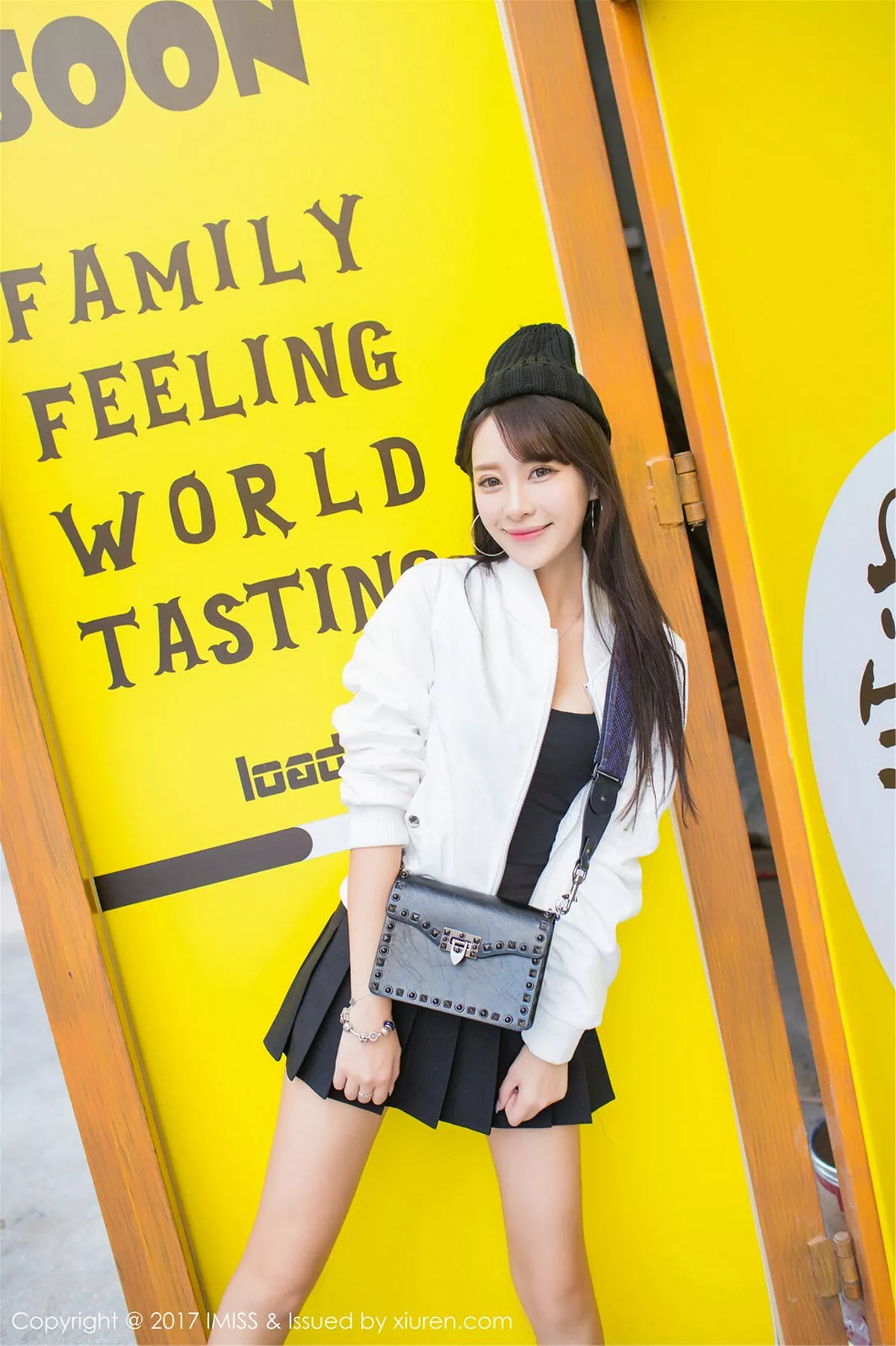 秀人集.com_[IMISS爱蜜社]Vol.163_嫩模王曼妮好Q粉红牛仔吊带裤秀完美身材清新街拍写真46P