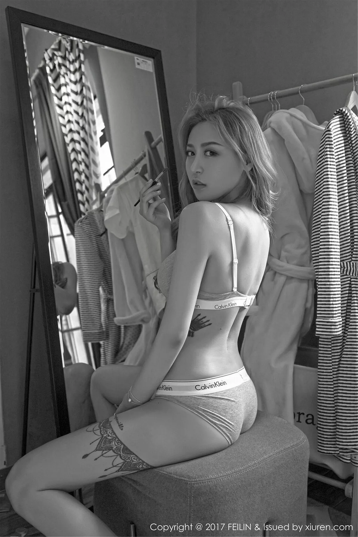 秀人集.com_[FeiLin嗲囡囡]Vol.089_嫩模晗大大居家黑色吊带衣白色短裤秀完美身材灵动迷人写真40P