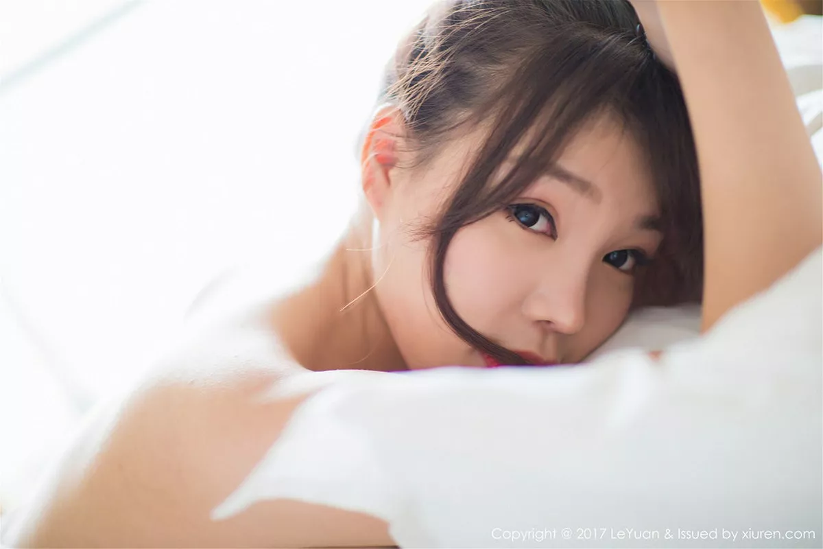 秀人集.com_[LeYuan星乐园]Vol.038_女神芝芝Booty脱皮衣全裸上身无内肉丝裤袜撩人诱惑写真68P