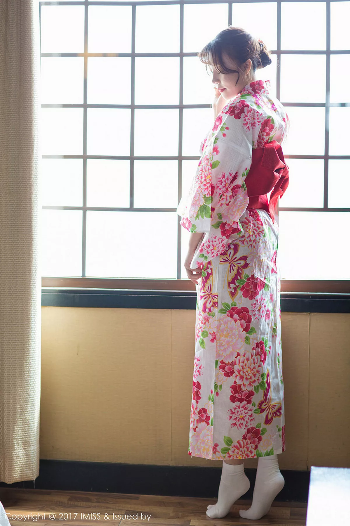 秀人集.com_[IMISS爱蜜社]Vol.170_嫩模芝芝Booty花色日系和服红色蕾丝内裤半脱撩人诱惑写真38P