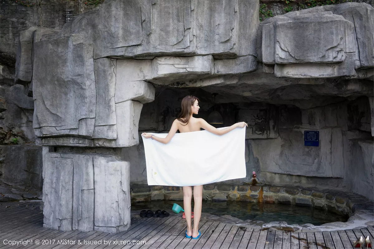 秀人集.com_[MiStar魅妍社]Vol.171_嫩模王曼妮好Q景区旅拍白色性感比基尼秀完美身材写真55P