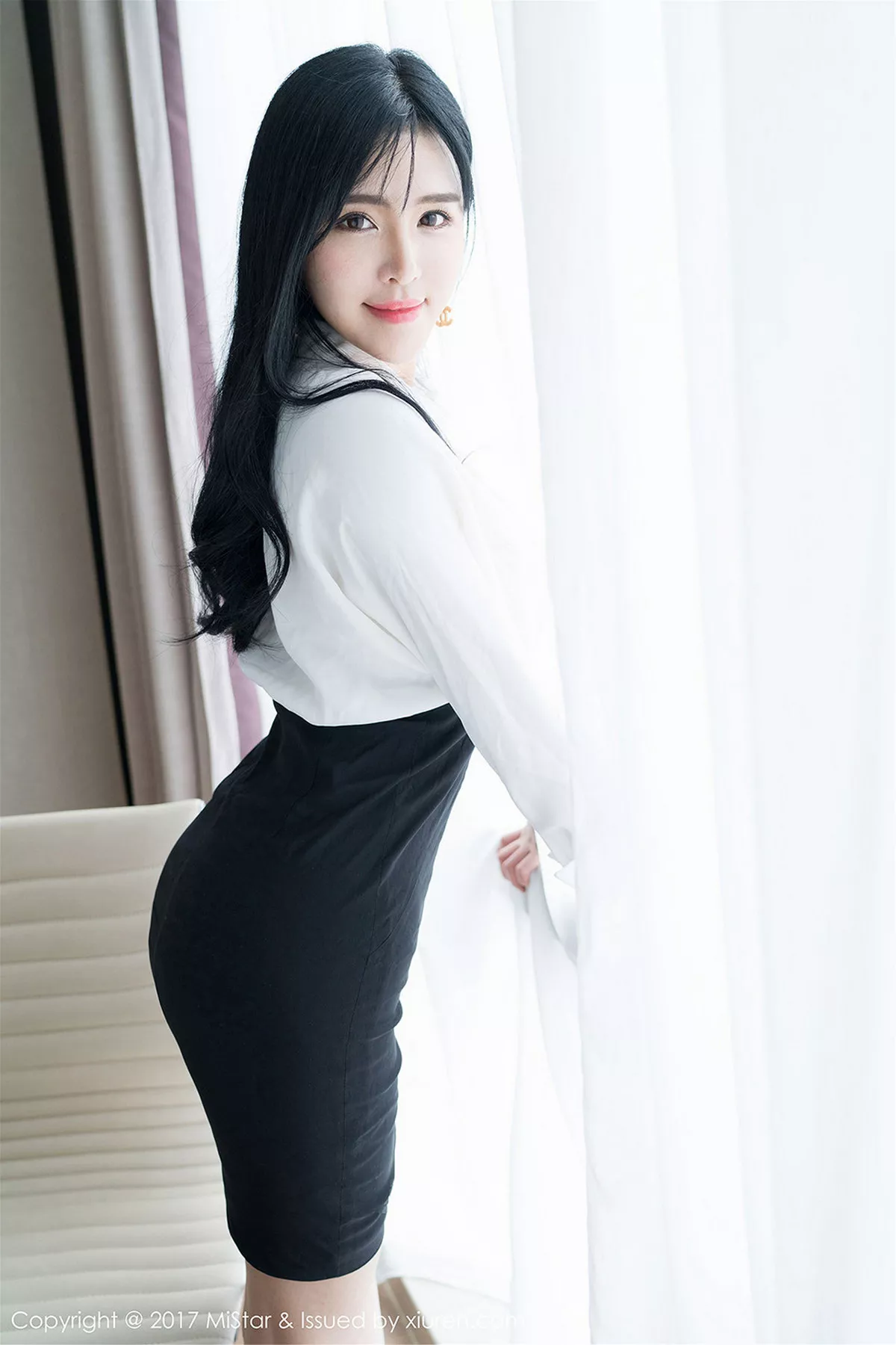 秀人集.com_[MiStar魅妍社]Vol.172_嫩模刘钰儿职场OL装秀完美身材展傲人美乳诱惑写真40P