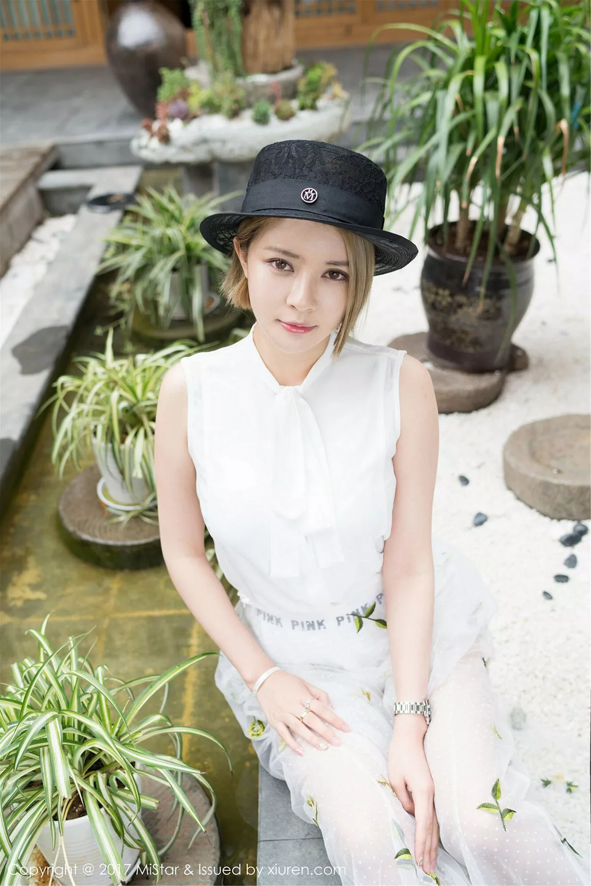 秀人集.com_[MiStar魅妍社]Vol.170_性感女神凯竹BuiBui丽江旅拍露背毛衣侧露豪乳撩人诱惑写真45P