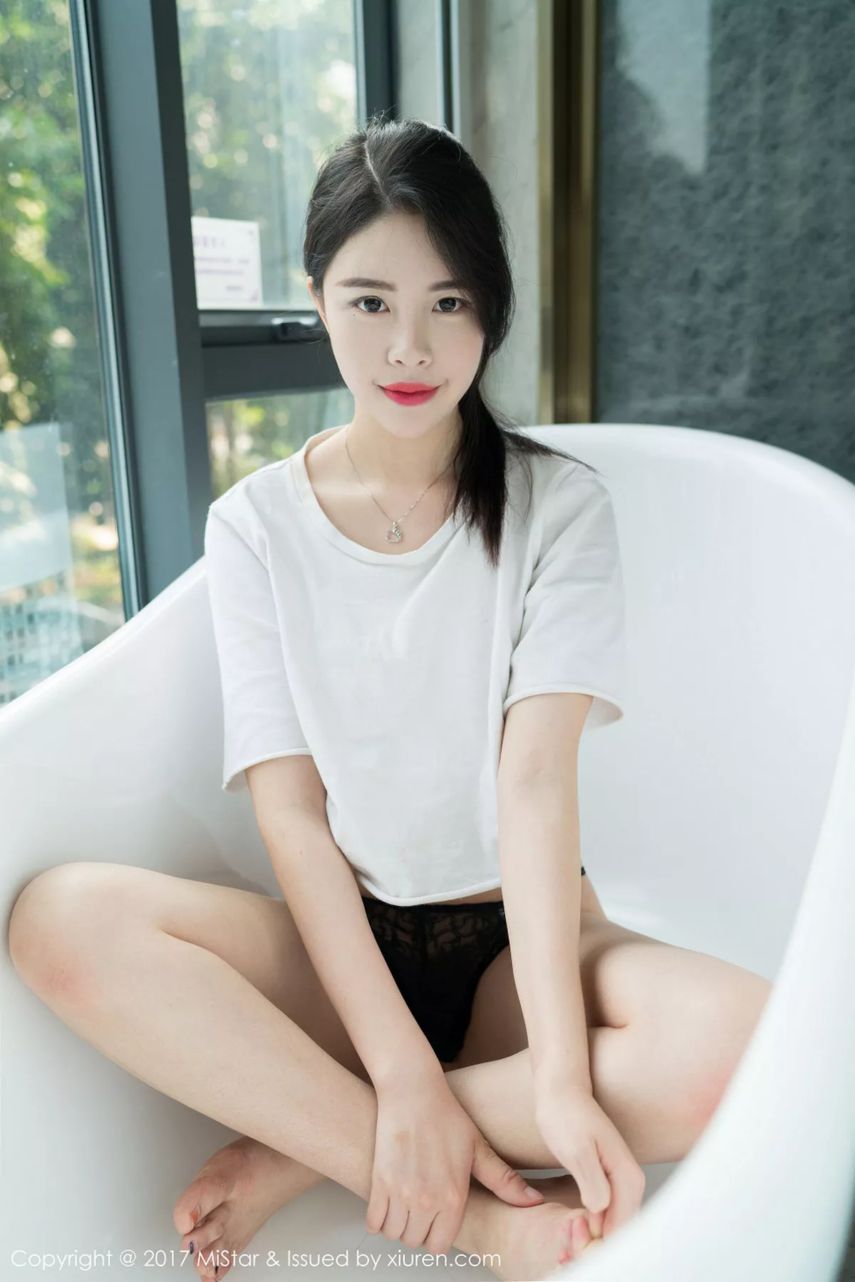 秀人集.com_[XiuRen秀人网]No.769_嫩模莉尔撩白色上衣露半球黑色蕾丝丁字裤撩人诱惑写真45P