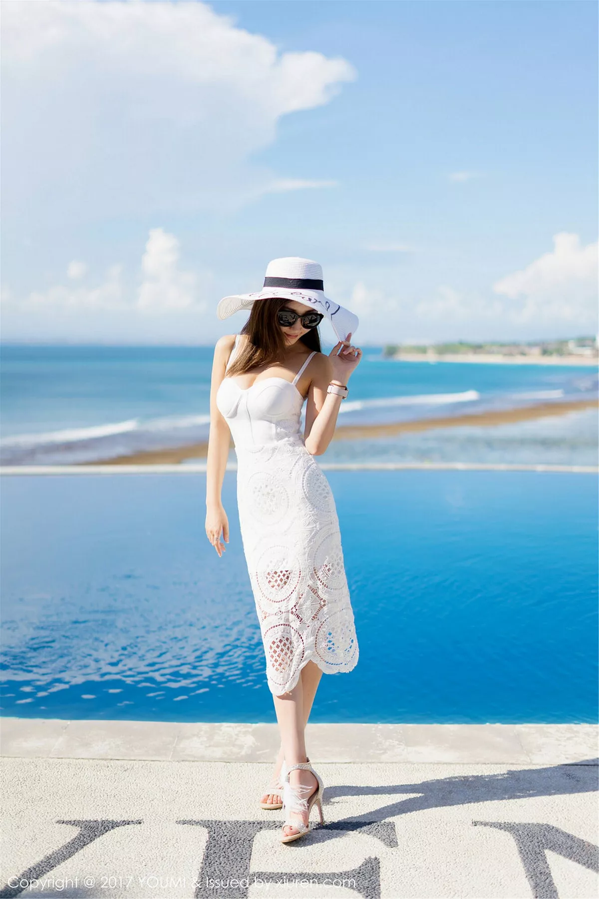 秀人集.com_[YouMi尤蜜荟]Vol.042_尤物女神Yumi-尤美巴厘岛旅拍泳池边性感比基尼娇媚写真51P