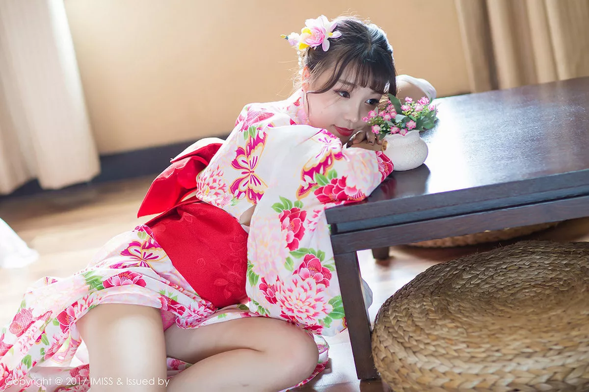 秀人集.com_[IMISS爱蜜社]Vol.170_嫩模芝芝Booty花色日系和服红色蕾丝内裤半脱撩人诱惑写真38P