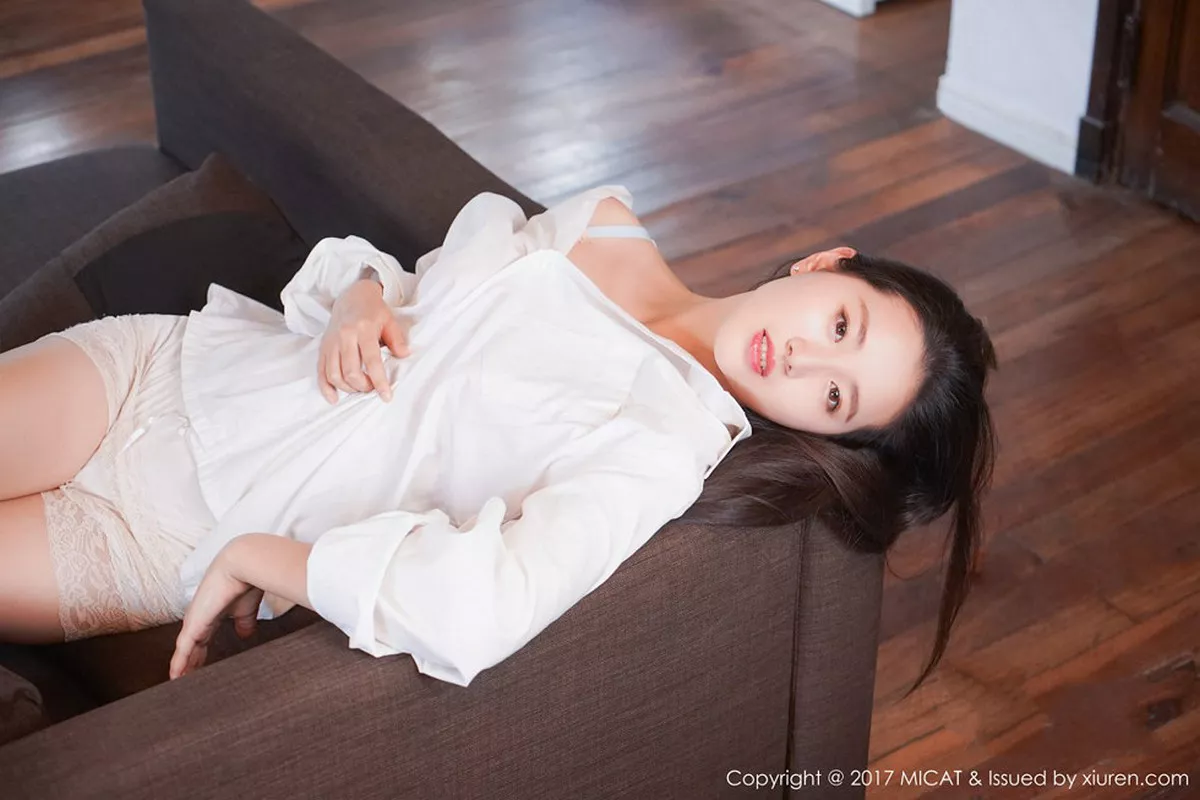 秀人集.com_[MICAT猫萌榜]Vol.004_嫩模画画sugar居家纯白衬衣白色蕾丝内裤秀白嫩肌肤写真50P