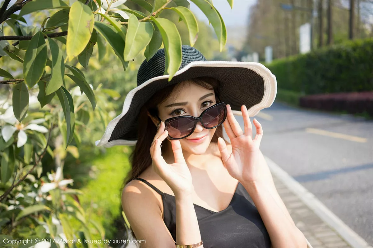 秀人集.com_[MiStar魅妍社]Vol.169_嫩模小蕾蕾景区旅拍多套服饰高颜值清新迷人写真65P