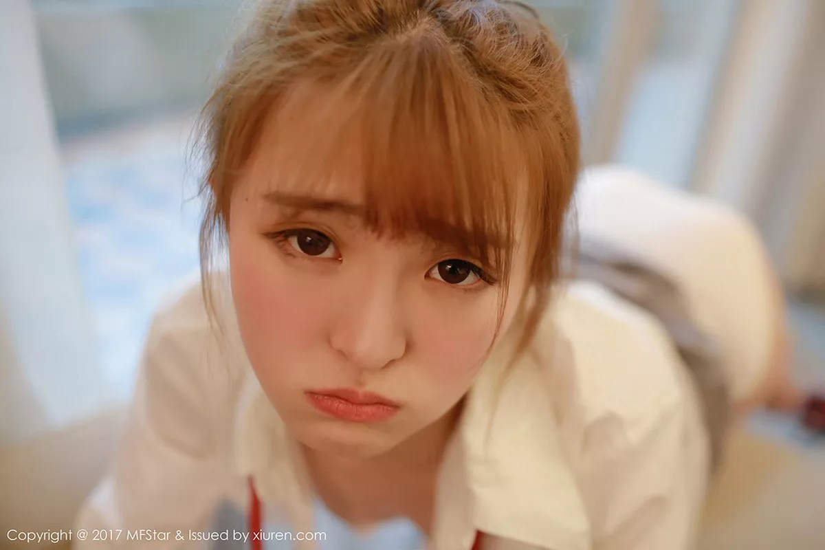 秀人集.com_[MFStar模范学院]Vol.098_嫩模伊小七MoMo学生装性感短裙半脱内裤撩人诱惑写真47P