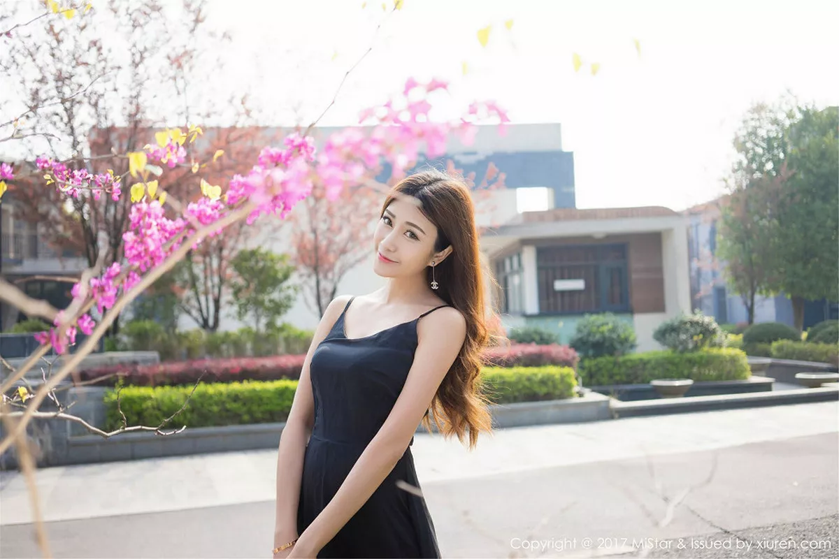 秀人集.com_[MiStar魅妍社]Vol.169_嫩模小蕾蕾景区旅拍多套服饰高颜值清新迷人写真65P