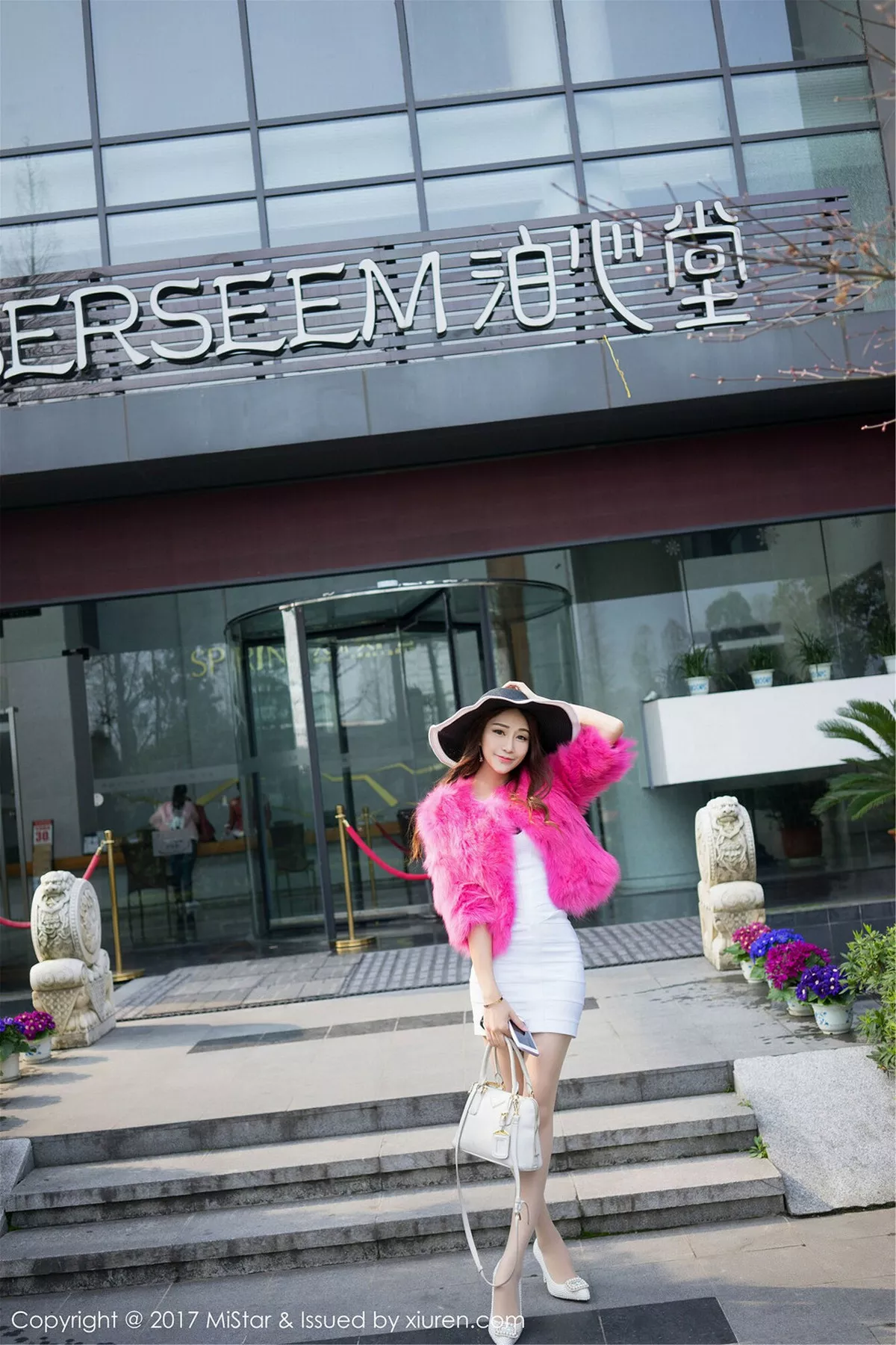 秀人集.com_[MiStar魅妍社]Vol.169_嫩模小蕾蕾景区旅拍多套服饰高颜值清新迷人写真65P