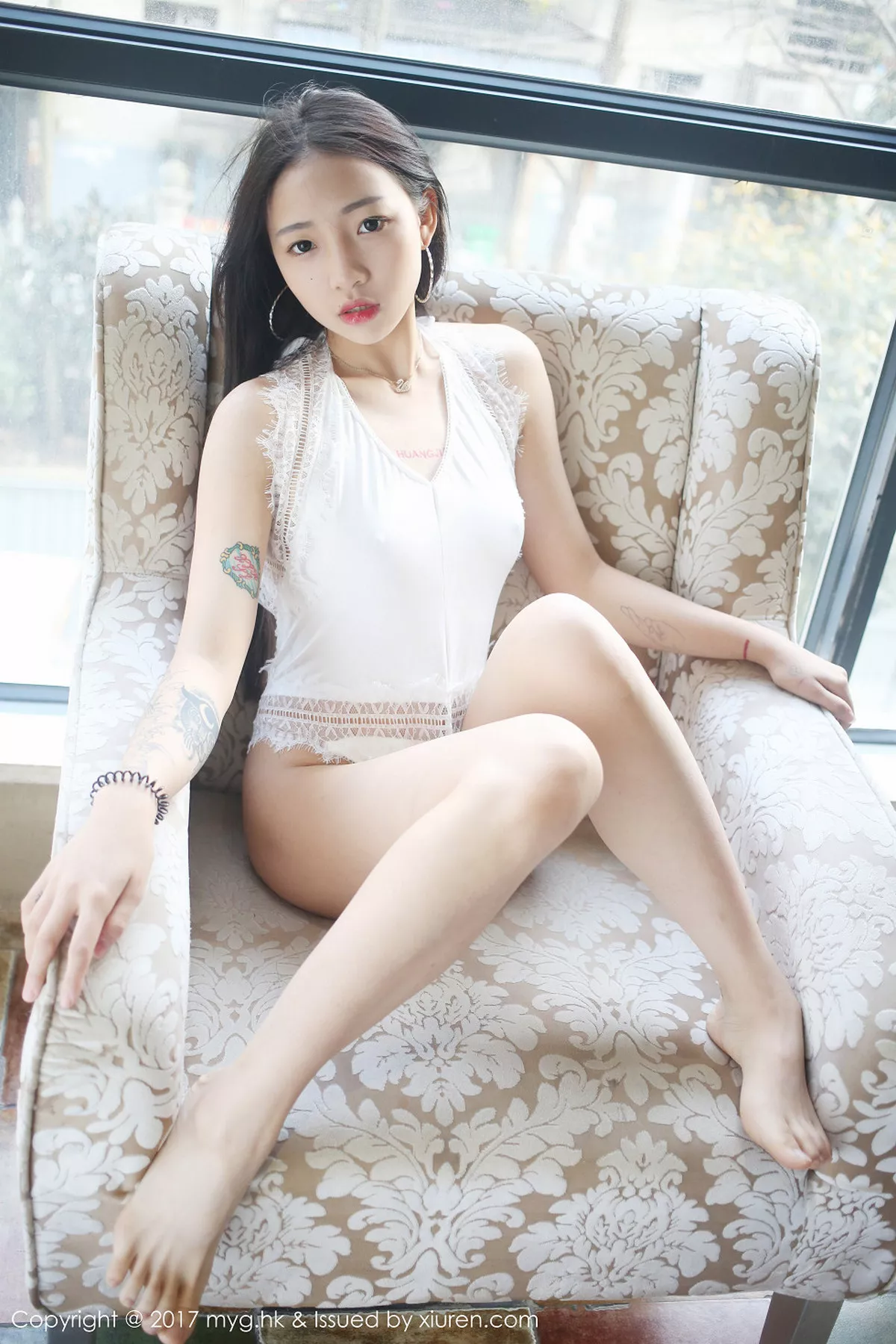 秀人集.com_[MyGirl美媛馆]Vol.249_新人嫩模小月moon白色蕾丝连体内衣翘美臀撩人诱惑写真50P
