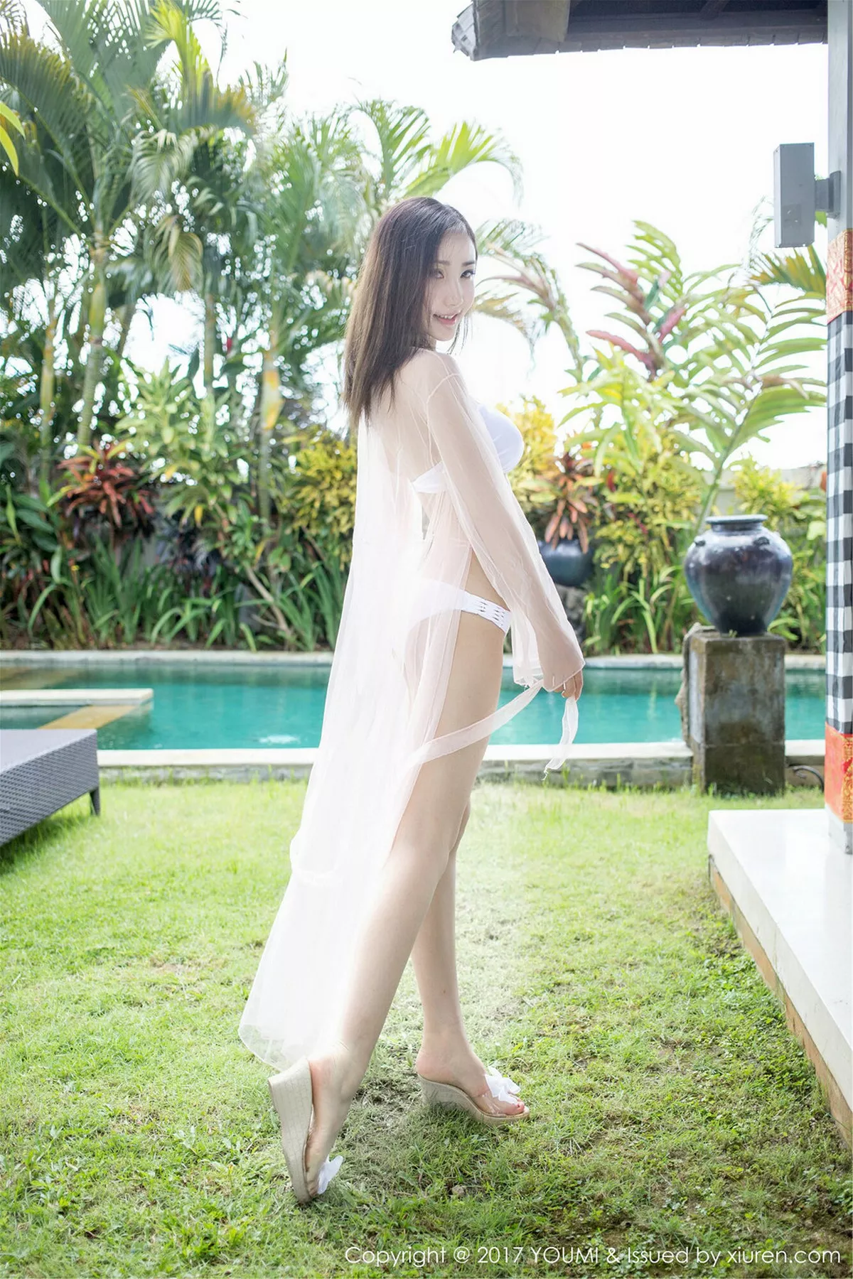 秀人集.com_[YouMi尤蜜荟]Vol.042_尤物女神Yumi-尤美巴厘岛旅拍泳池边性感比基尼娇媚写真51P