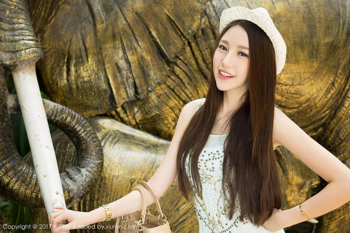 秀人集.com_[MiStar魅妍社]Vol.173_气质女神刘奕宁Lynn丽江旅拍黑色比基尼秀白嫩肌肤性感写真56P