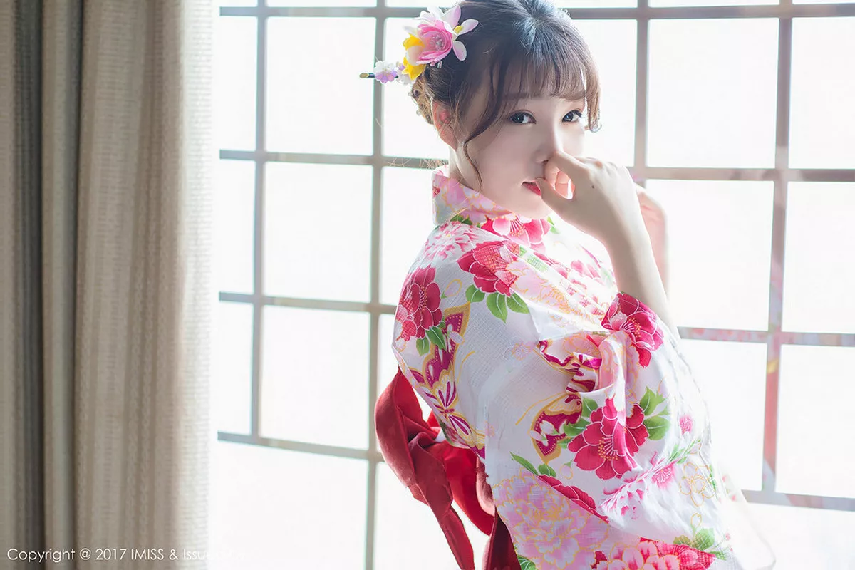 秀人集.com_[IMISS爱蜜社]Vol.170_嫩模芝芝Booty花色日系和服红色蕾丝内裤半脱撩人诱惑写真38P