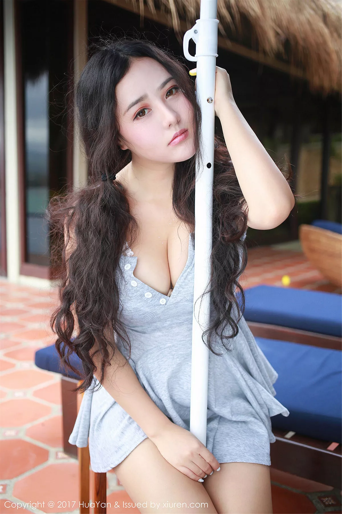 秀人集.com_[HuaYan花の颜]Vol.039_嫩模Manuela玛鲁娜长滩岛旅拍灰色丁字裤半脱秀翘臀诱惑写真33P